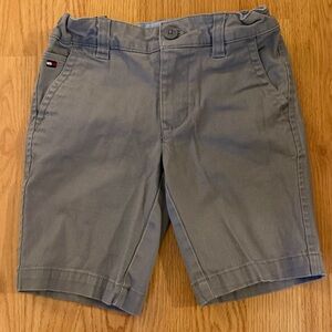 Tommy Hilfiger Boy’s size 6 Flat Front Gray Shorts